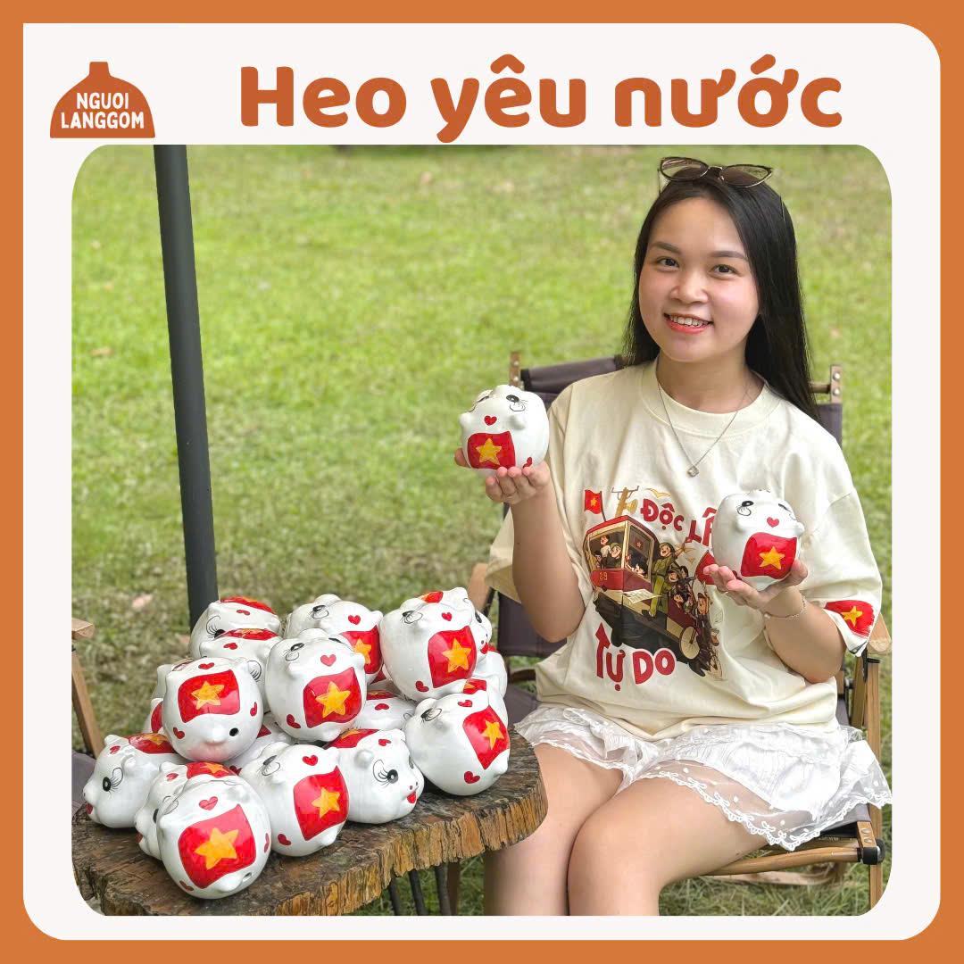 Lợn đất heo đất ống heo tiết kiệm decor gốm sứ cờ đỏ sao vàng - Heo yêu nước - Bát Tràng